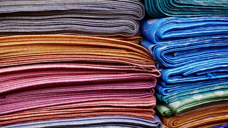 Silk vs. Satin: What’s Best for Hair, Skin, and Beauty Sleep?